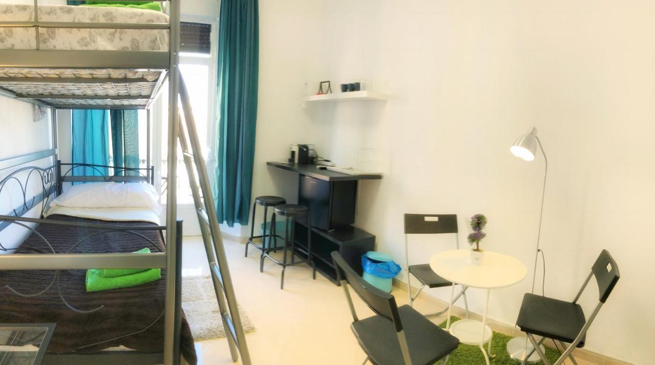 Arriola Rooms Малага Стая снимка