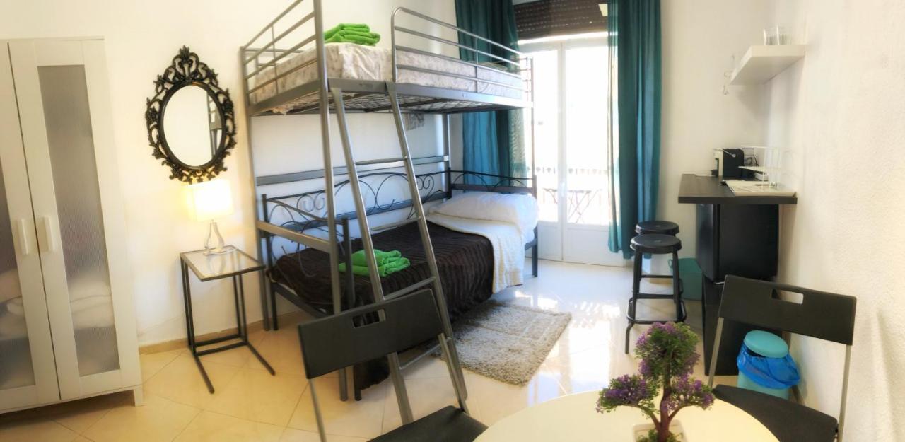 Arriola Rooms Малага Екстериор снимка